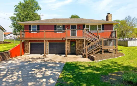 Raised Ranch Home in Cameron MO with 3 Bed, 3 Bath