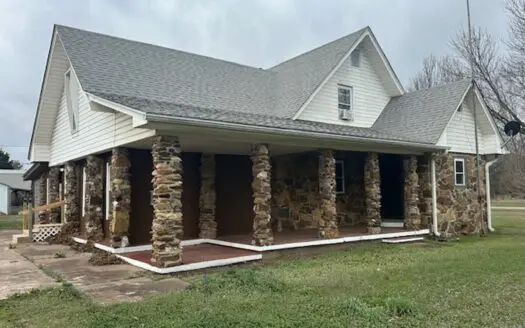 4 Bedroom House – Large Yard – Small Town Living in Byars OK