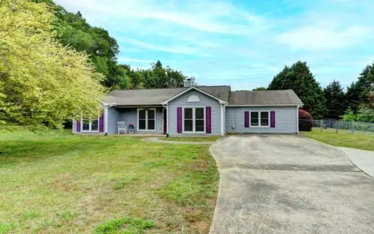 Spacious, renovated ranch home with 4br/2ba