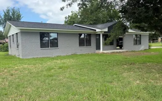 Brick Home Prime Location in New Boston TX For Sale