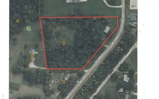 Hamilton Mo In Town Acreage For Sale!