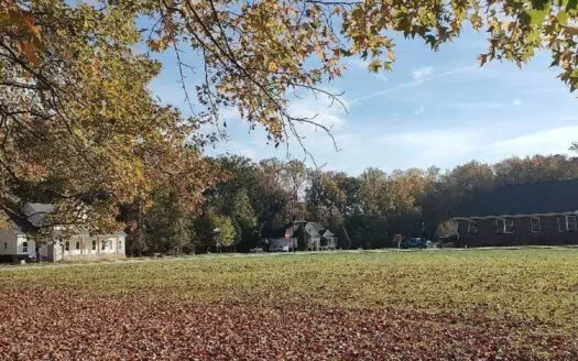 Spacious In-Town Lot in Tree Shade – City Utilities Available