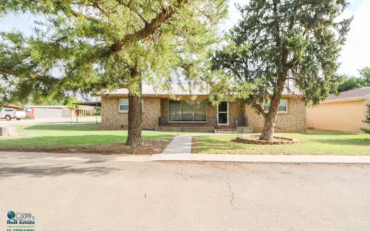 PRICED TO SELL IN EARTH TX 3/2/1 With HUGE Backyard!