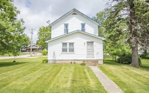 Home for Sale in Wyoming, Iowa Jones County