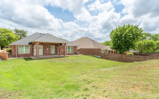 Clinton OK Home for Sale on Clu-de-Sac