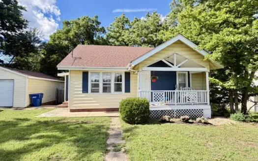 Charming 2BD Cottage With Hardwood Floors For Sale in Salem, MO
