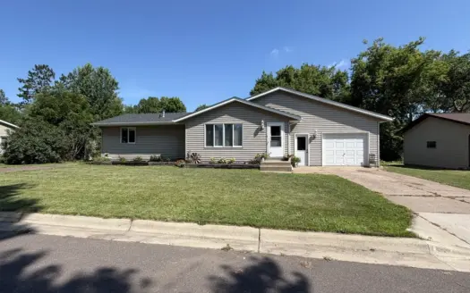 3 Bedroom Home for Sale in Sandstone with Attached Garage