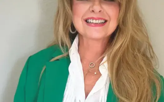 agent profile picture for Julie Johns on Homes For Sale website