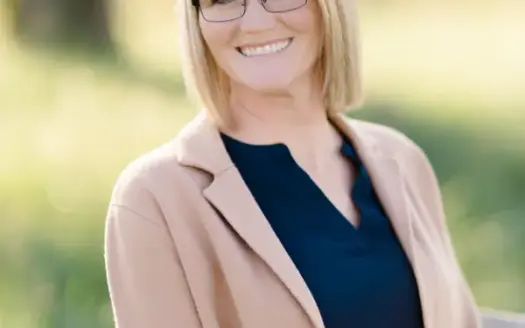 agent profile picture for Mindy Lawrence on Homes For Sale website