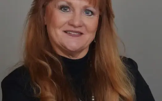 agent profile picture for Vickie Errett on Homes For Sale website