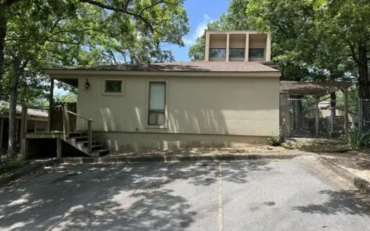 Home For Sale in Fairfield Bay, AR