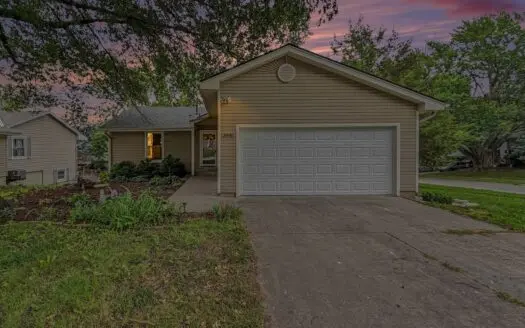 Beautiful Walkout Ranch in South Lincoln!
