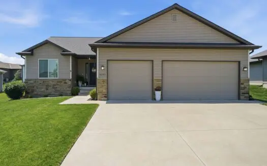 1211 Autumn Rd, Hickman, NE for Sale