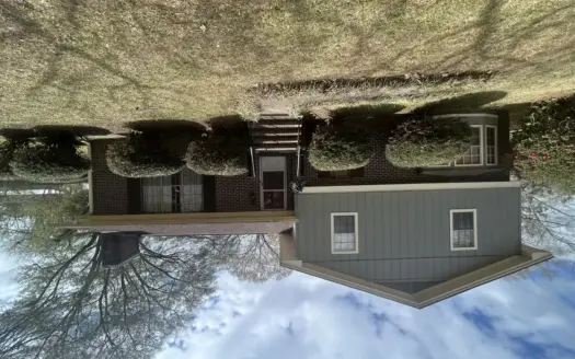 4 Bedroom Home on 1 Acre in Maplesville, Alabama