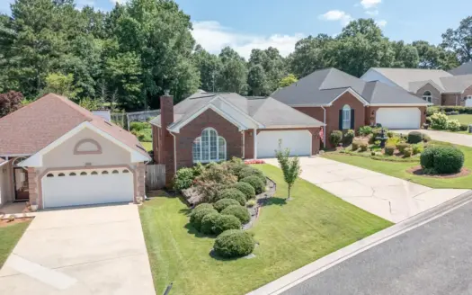 2 Bedroom 2 Bath One-level Garden Home in Holly Hills Subdivision