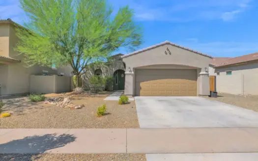 Beautifully Maintained Home in Town in Surprise, Arizona