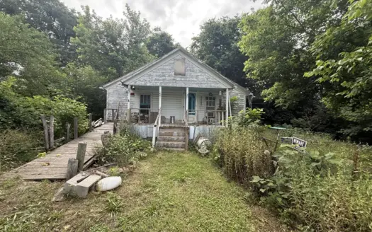 Fixer-Upper In Evening Shade, Arkansas. Great investment home