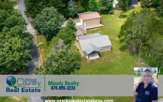 Newer Ozarks Home Near Greers Ferry Lake