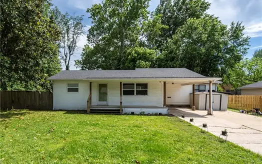 Conveniently Located Home For Sale in Gravette