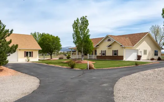 Montrose Colorado Country Home on Acreage For Sale