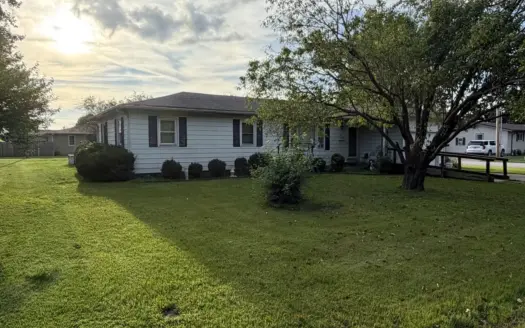 3 Bed, 1.5 Bath Corner Lot Home for Sale, Robinson, IL