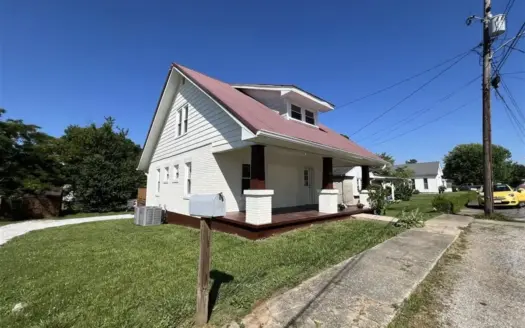 3 bedroom 2bath recently remodeled home for sale in Cave City Ky.
