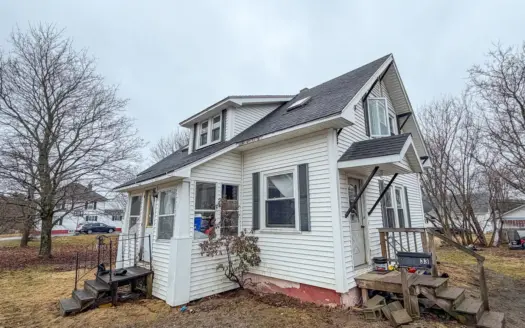 3 Bedroom Cape with Potential – Lincoln, Maine
