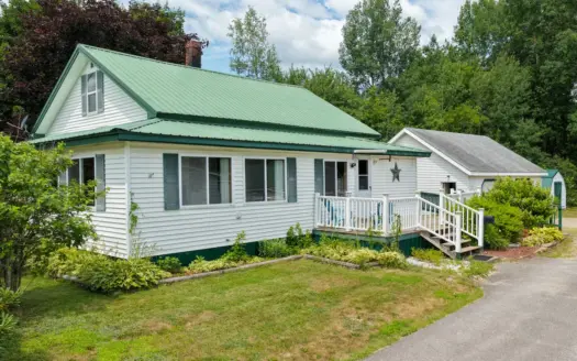 Charming 3 Bedroom New Englander – Howland, Maine