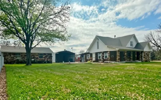 4 Bedroom House – Large Yard – Small Town Living in Byars OK