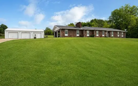 Large 3 Bed, 2 Bath Home for sale in Ava Mo