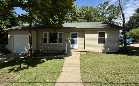 Updated 2BD Home With Hardwood Floors For Sale in Salem, MO