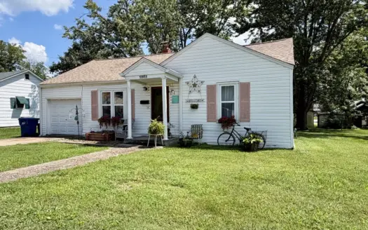 Charming 3-Bed Home with Park-Like Backyard, Salem, MO