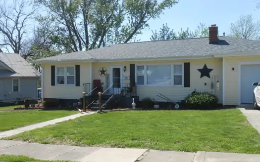 Charming 2 Bedroom Home in a Great Location