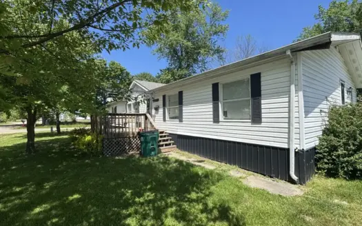 Home on Large Lot in Eagleville, MO