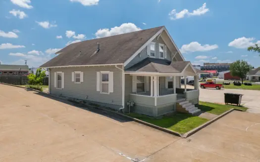 Historic Charm Meets Modern Living in The Heart of Chillicothe!