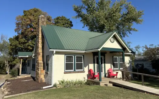 Charming Lakeview Bungalow with Unobstructed Truman Lake Views