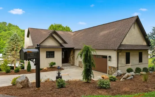 Luxury Mountain Living in Jefferson Landing!!!