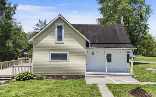 Country Home with Barn for Sale at Auction in Knox County, Ohio