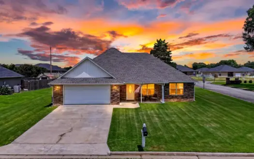 Home on Corner Lot for Sale in Poteau, OK.