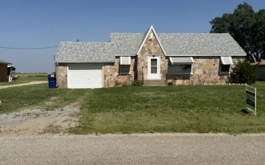 Well-Maintained Stone Home in Hopeton, OK
