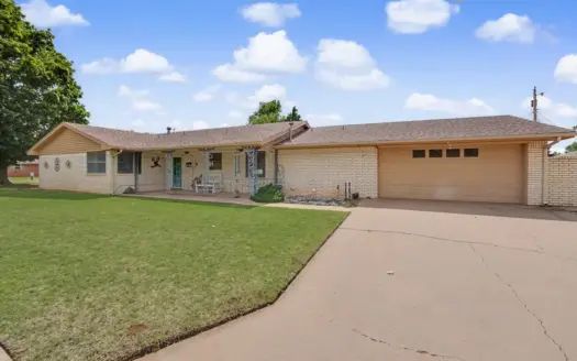 Home For Sale In Elk City, Oklahoma