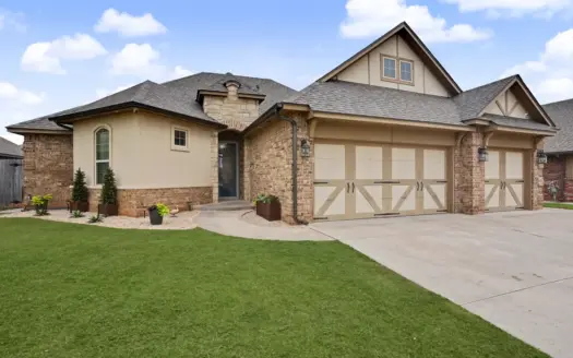 Home For Sale In Mustang, Oklahoma