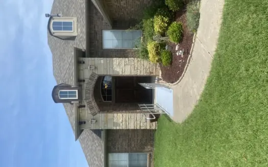 Beautiful Custom Built One Owner Home in Moore OK