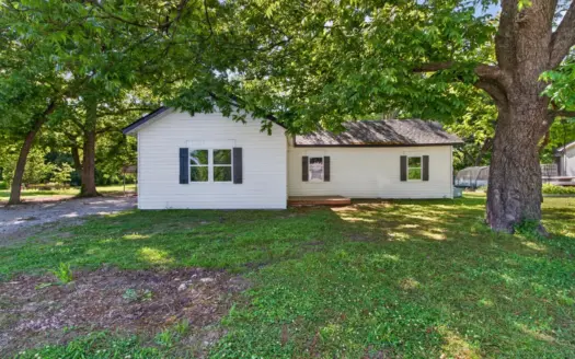 Pryor, Oklahoma Home in Town For Sale