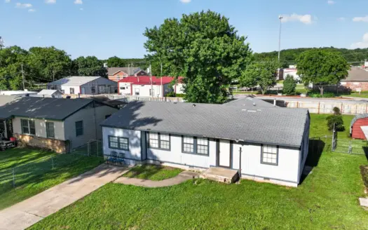 Locust Grove, Oklahoma Home in Town For Sale