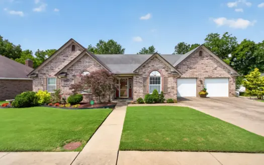 Pryor, Oklahoma Home in Town For Sale