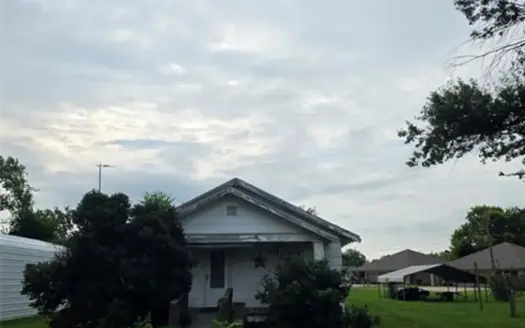Claremore, Oklahoma Investment Home in Town For Sale