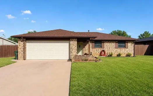 Three bedroom two bathroom Clinton, OK home for sale.