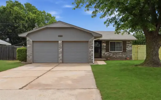 3-Bed 1.5 Bath Home for Sale Mustang, OK | Canadian County