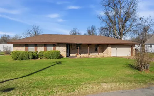 Canadian County Home for Sale with Generac Generator & Large Yard